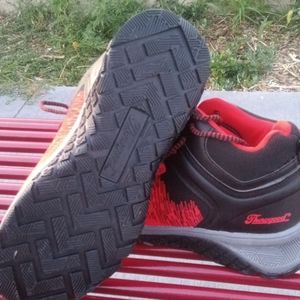 Thorogood boots size 9.5 in men red/black in color